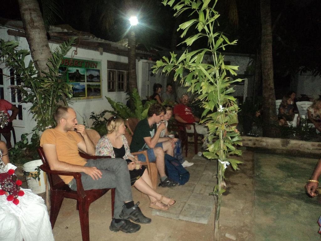 Robert Inn Дамбулла Экстерьер фото